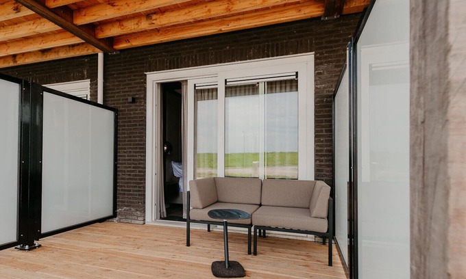 Colijnsplaat Apartment | Residence Oude Haven Suite 1 - With terrace