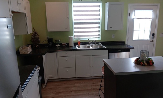 Hope Gardens Apartment | Residential area .5 to 1 mile walk to the Downtown area.