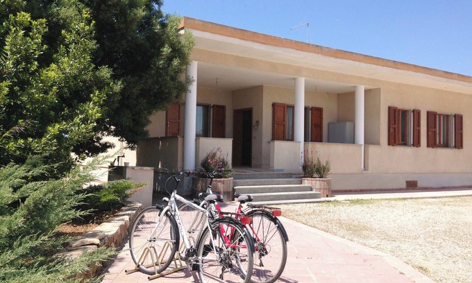 Alghero House | Residenza I Filari: a villa surrounded by greenery.