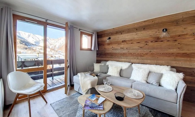 Saint-Martin-de-Belleville Apartment | Resort center, 5th floor, view mountain, balcony, tv, ski locker, 46m², Saint Martin de Belleville