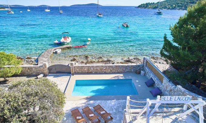 Veliki Drvenik Resort | Resort Amalka Mare