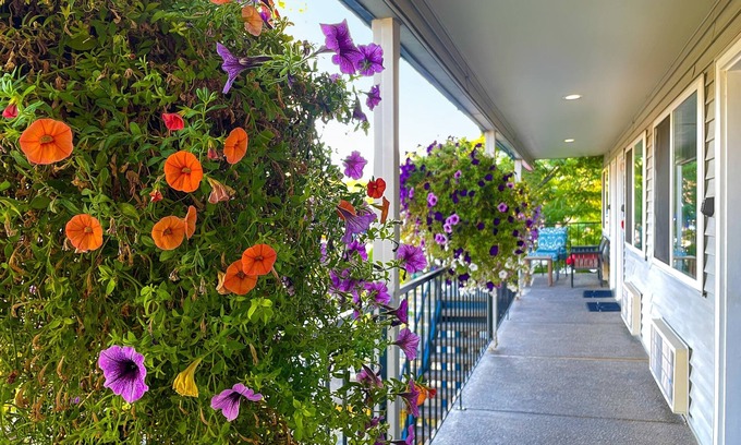 Garden District Hotel | Resort City Inn Coeur d'Alene