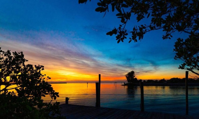 Ruskin Apartment | Resort Community, Private beach, pools, restaurants, hassle free check in & out, smoke free, central to Tampa Bay! Free Wifi & Parking!