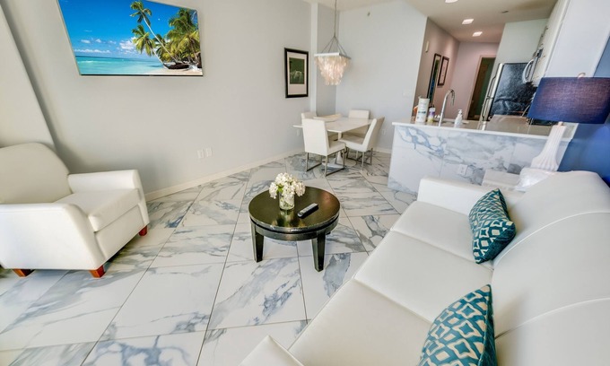 Downtown Myrtle Beach Condo | Resort condo w/pool, hot tub & balcony