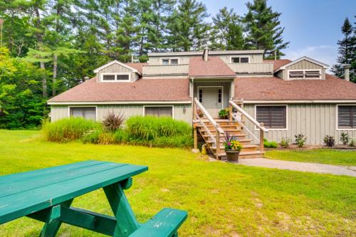 Bartlett Apartment | Resort Condo with Loft 1 Mi to Attitash Mountain!