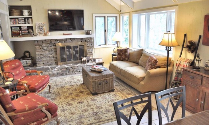 Big Canoe House | Resort Haven - Lake Views Fireside Sips Big Screen Roku TVs Community Golf