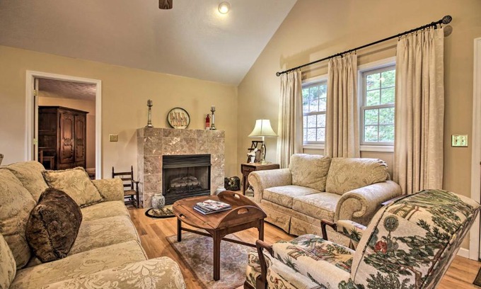 Massanutten House | Resort Home on Mountain Golf Course with Deck and View