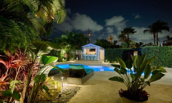 Downtown Hollywood House | RESORT LIKE HOME IN HOLLYWOOD BEACH W/HTD. POOL & HOT TUB & TROPICAL GRDN!