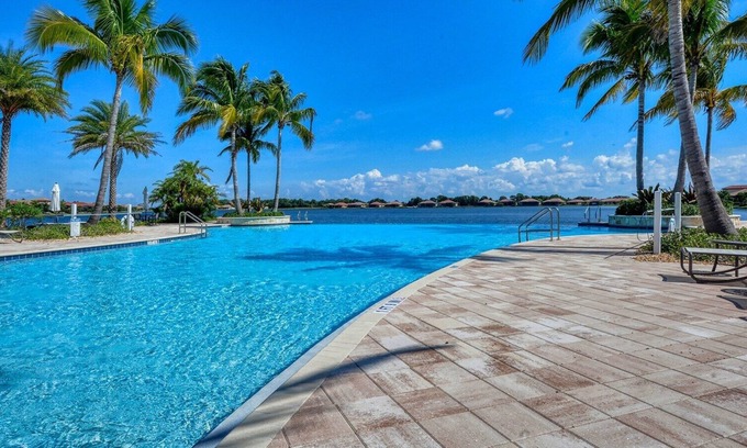 Nokomis House | Resort-like House