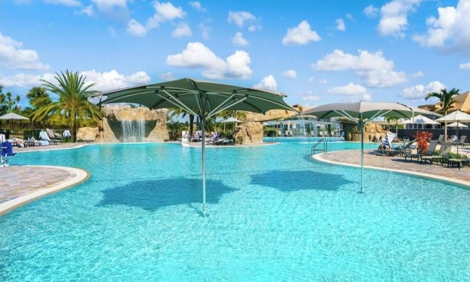 Lakewood Ranch Condo | Resort living:nCharming 2-bedroom condo in fabulous Lakewood national