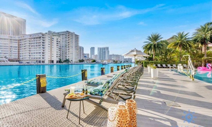 Hallandale Beach Condo | Resort Studio, Balcony with beautiful Views