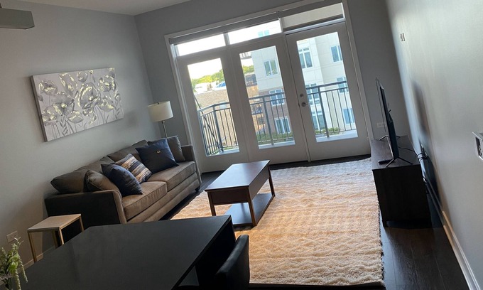Wilmette Apartment | Resort-style, 1-bedroom apt in Wilmette