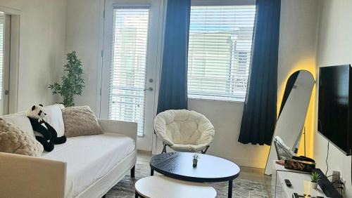 Salt Lake City Apartment | Resort style 1 King and Twin Apt w Gym Pool Hot Tub