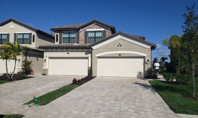 Braden River House | Resort style coach home great for families or couples.