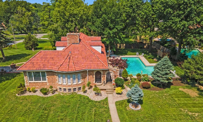 Gladstone House | Resort Style Home w/Private Pool