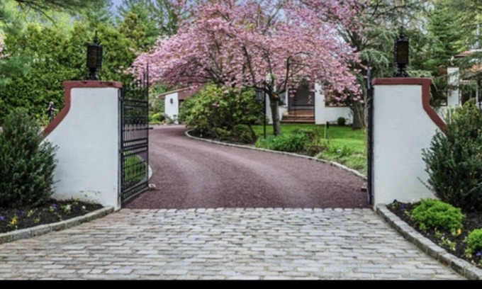 Old Brookville House | Resort style house for rent in Old Brookville. Minimum 3 nights stay!