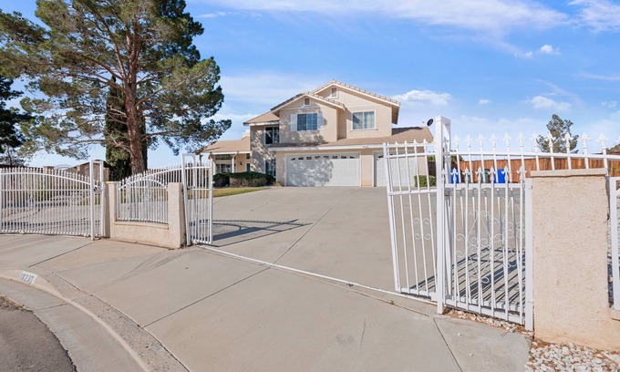 Apple Valley House | Resort Style House In High Dessert