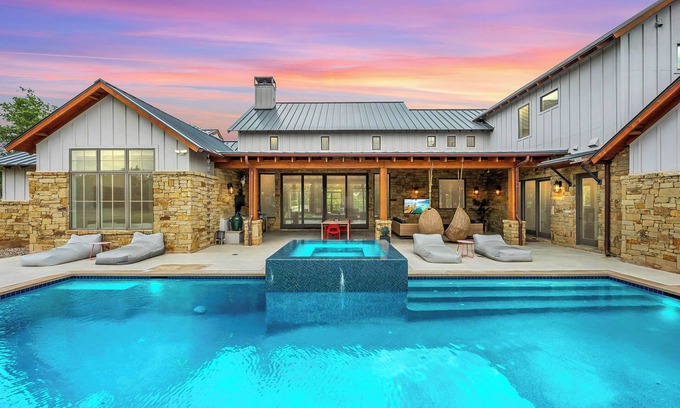 Austin House | Resort Style Pool, Game Room, Indoor Sport Court!