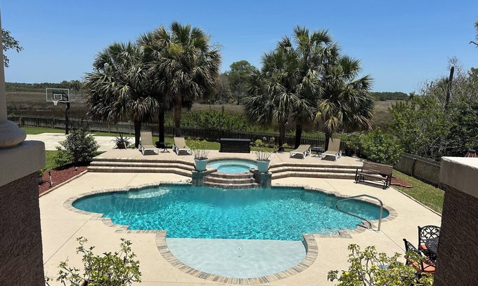Dixie Shores House | Resort Style Pool, Dock, Pickleball, Kayaks, + so much more!