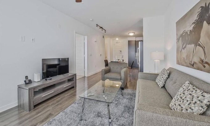 Mission Valley Apartment | Resort-style Pool w. Poolside BBQs | Mission Valley