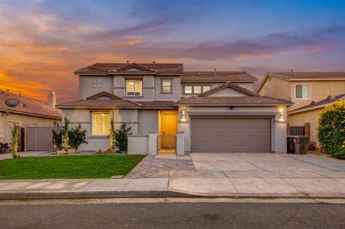Coachella Villa | Resort style Retreat ! New Pool , Spa and Game room