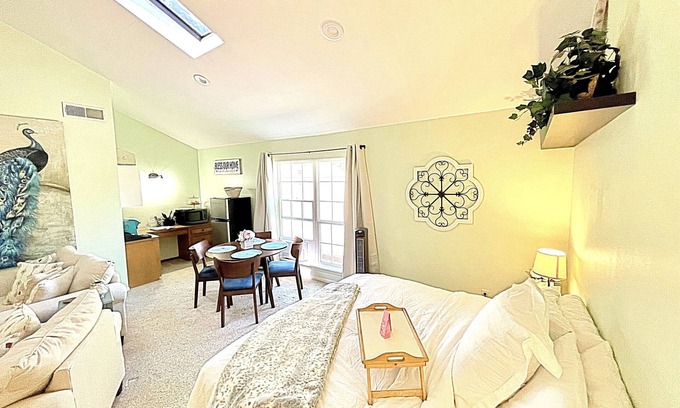 Conroe Apartment | Resort-Style Studio on the Golf Course!