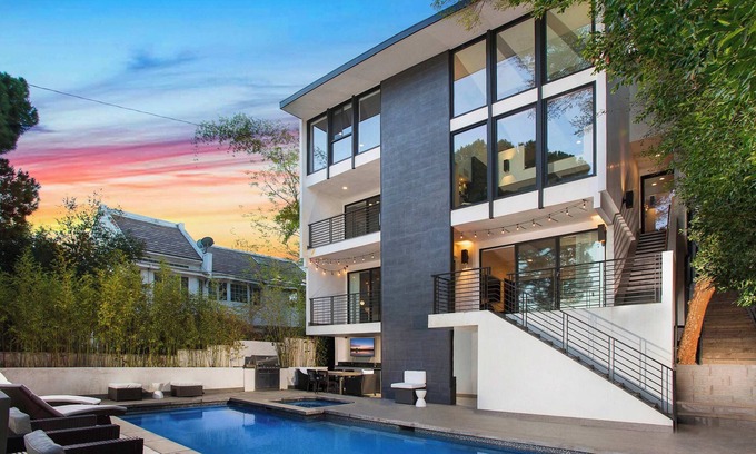 Sherman Oaks House | Resort Style Villa - Basketball, Pickleball, Pool!