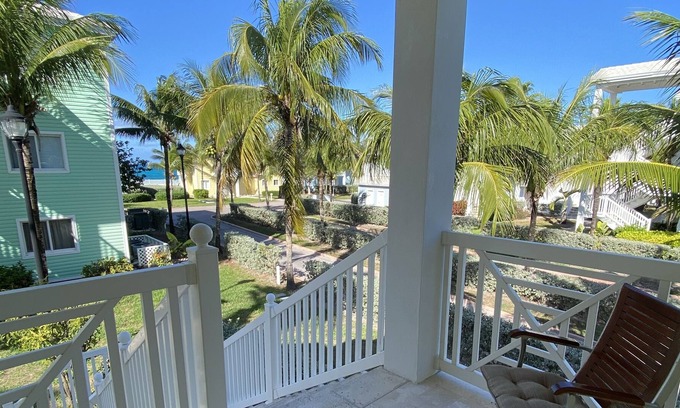 Alice Town Apartment | Resort World Studio walking distance to Paradise Beach