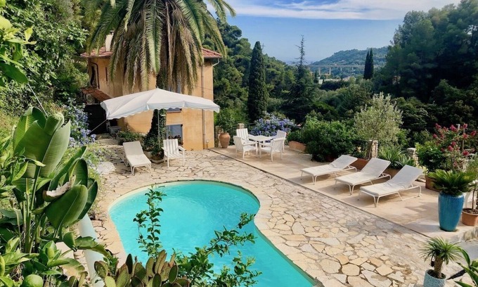 Menton House | Rest and nature in Menton, sea and private pool. Pet-friendly.