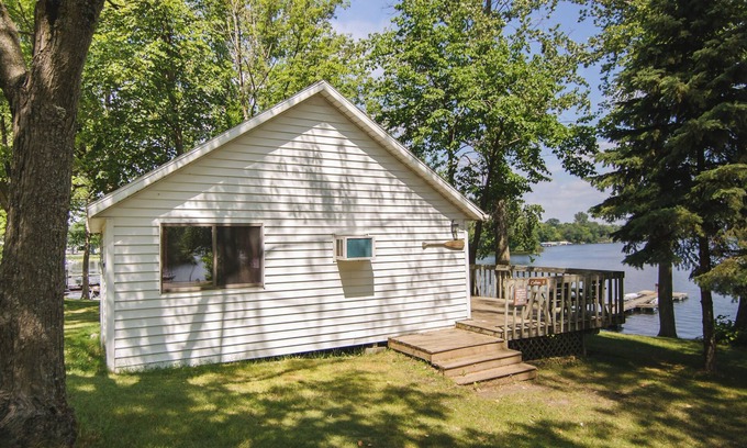 Richmond Cabin | Rest Haven, a 2BR lakefront cabin near the beach at Riverside Resort