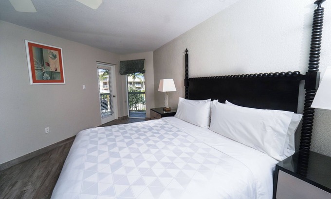 Crystal Harbour Resort | Rest & Relaxation! 4 Modern Suites w/King Bed, Living Areas, Outdoor Pool