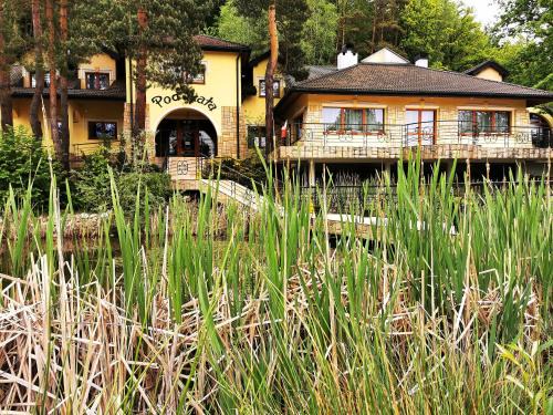 Kolaczyce Hotel | Restauracja i noclegi Pod Skałą