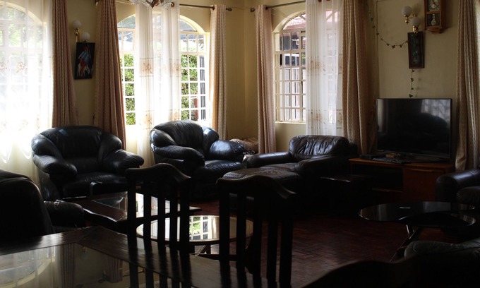 Nyeri County House | Restaurant and lounge in Narmoru Kenya at the foot of Mt Kenya