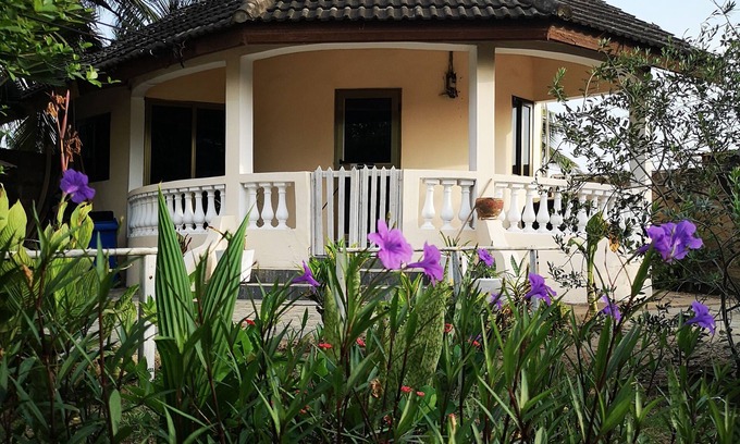 Teshie House | RestAwhile A charming Roundhouse with own garden near the beach