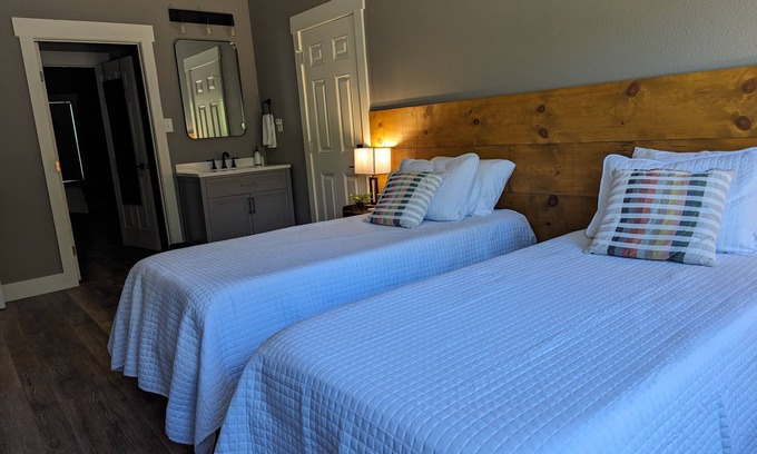 La Grange Cottage | Restful cottage close to antique shopping and mountain biking