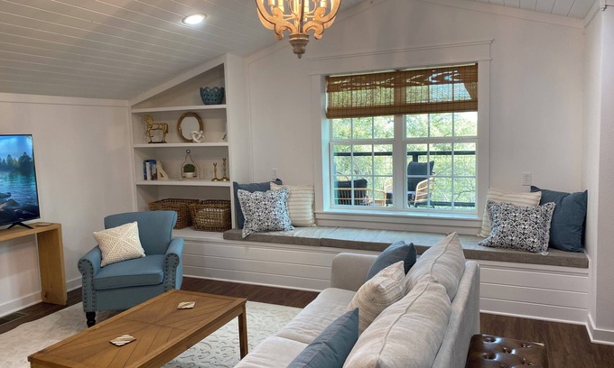 Waco House | Restful Country View near Waco w/deck!