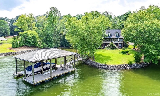 Rock Hill House | Restful Home in a Quiet Cove w Kayaks, SUPs, Dock & Boat Option - Near Charlotte