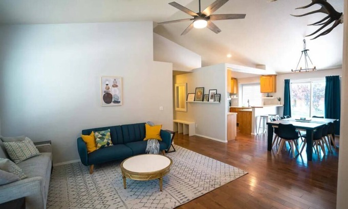 Nampa House | Restful Meadows- sleeps 10. Close to Columbia High, Metel Sports, & Idaho Center