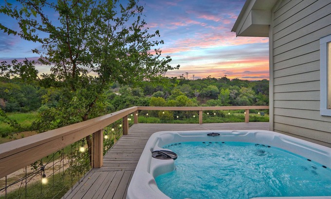 Wimberley House | Restful Retreat- Stylish 4 Bedroom Oasis