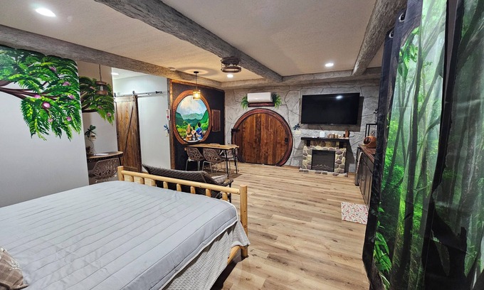 Willisburg Cottage | Restin' Holes Ky Bourbon Trail A-Sauna-HotTub-Gym-Playground-Waterfall-Themed