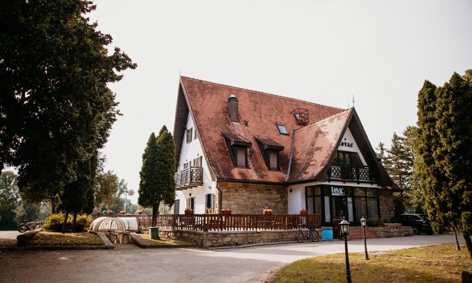Vojvodina Hotel | Restoran Lovac
