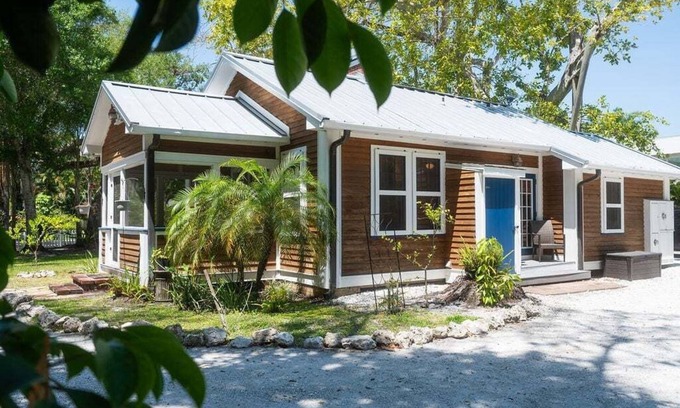 Indian Beach Sapphire Shores House | Restored 1939 Cottage Near Ringling, Beaches, & Downtown Sarasota