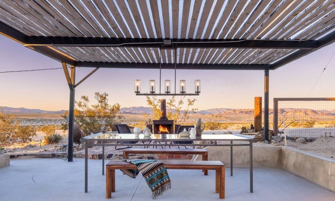 Wonder Valley Cabin | Restored 1940s Hideaway, 10 Acres, Forever Views, Hot Tub, 15 mins to park
