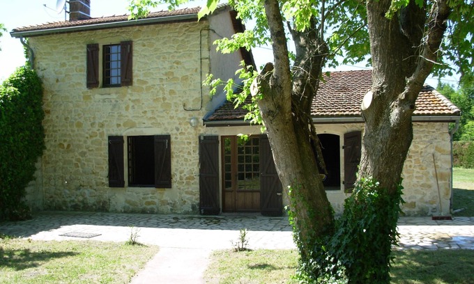 Gaillan-en-Medoc Cottage | Restored country house, 4 persons 2200qm meadow, 2 terraces,