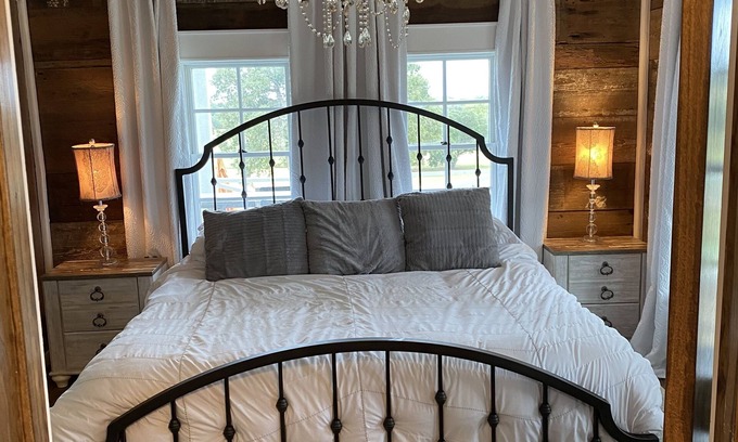 Fayetteville Other | Restored Family FarmhousenSleeps 14 - 4 Bedrooms - 2 Baths - Outside Shower