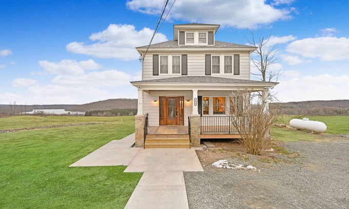 Orson Other | Restored Farmhouse Retreat: Belmont Lake & Elk Mountain – Pleasant Mount