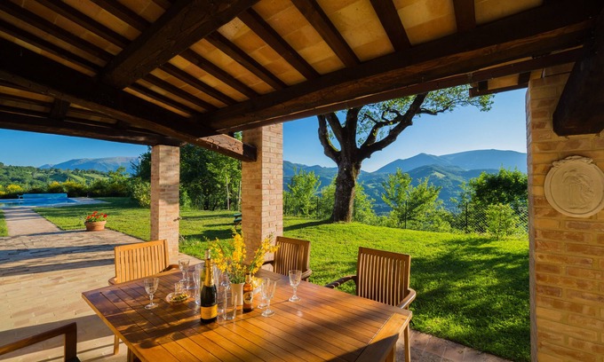 San Ginesio Villa | Restored farmhouse, heated swimming pool. 4 bedrooms, 4 bathrooms (3 ensuite)