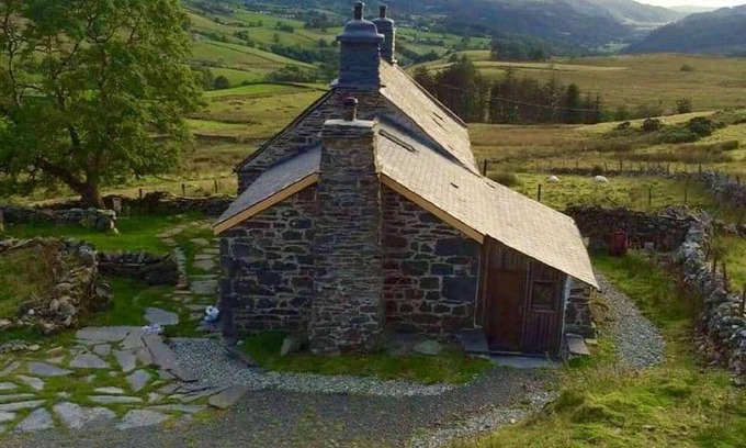 Manod Cottage | Restored Welsh cottage, pet friendly, wood burning stove, walks from the door.