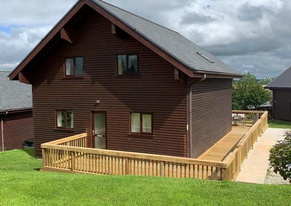 Winnard's Perch House | Retallack Resort 4 bedroom lodge - Hot Tub for hire on request -Pool & Spa