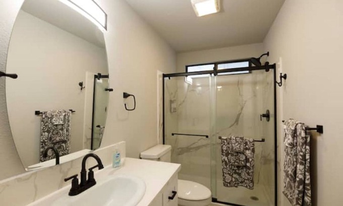 Cascade House | Retreat 5 bed, 4 room 3.8 mi. from Redding Airport